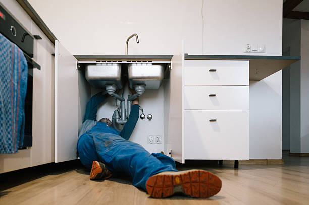 Professional Emergency Plumber technician working in Wimberley, TX